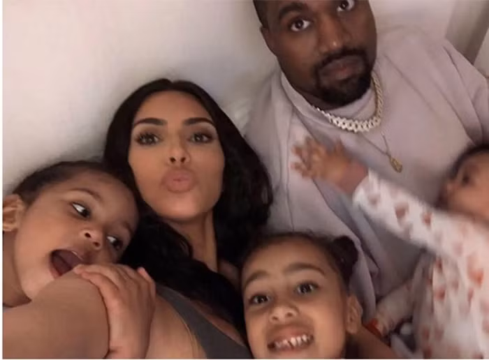 kanye west va kim kardashian thong nhat chuyen hoc hanh cua cac con hinh 1