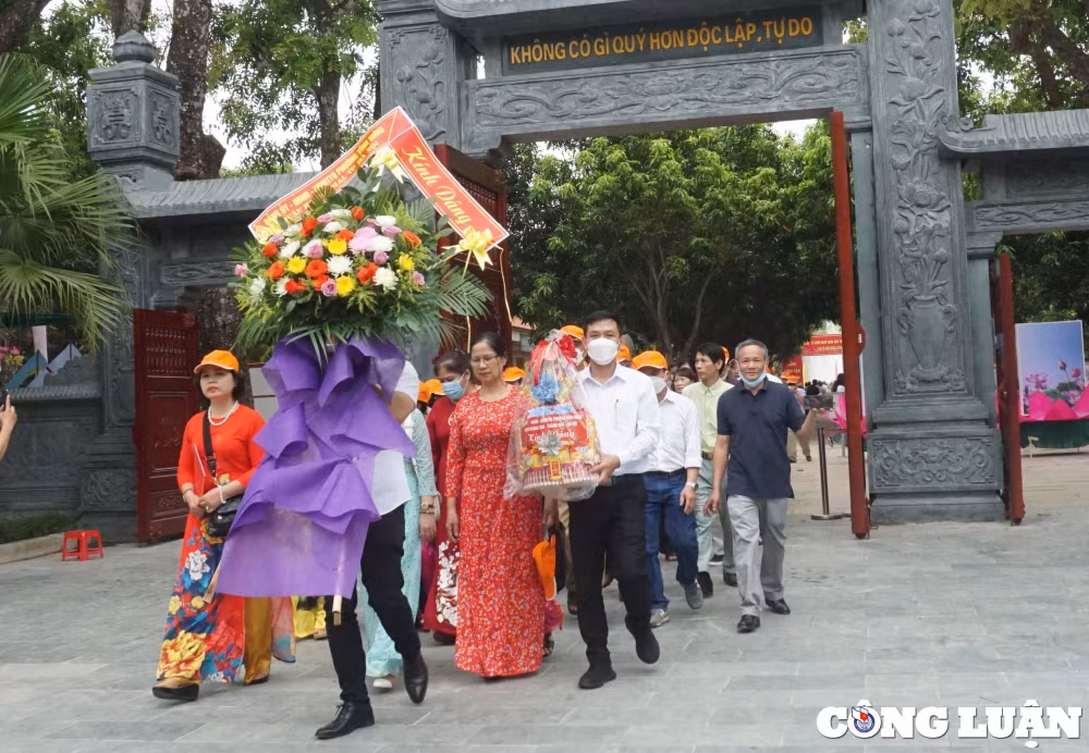 chuyen ve nhung nu thuyet minh vien say me ke chuyen bac ho hinh 3