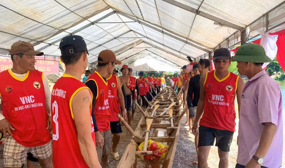 ron rang le hoi dua thuyen tren que huong dai tuong vo nguyen giap hinh 2