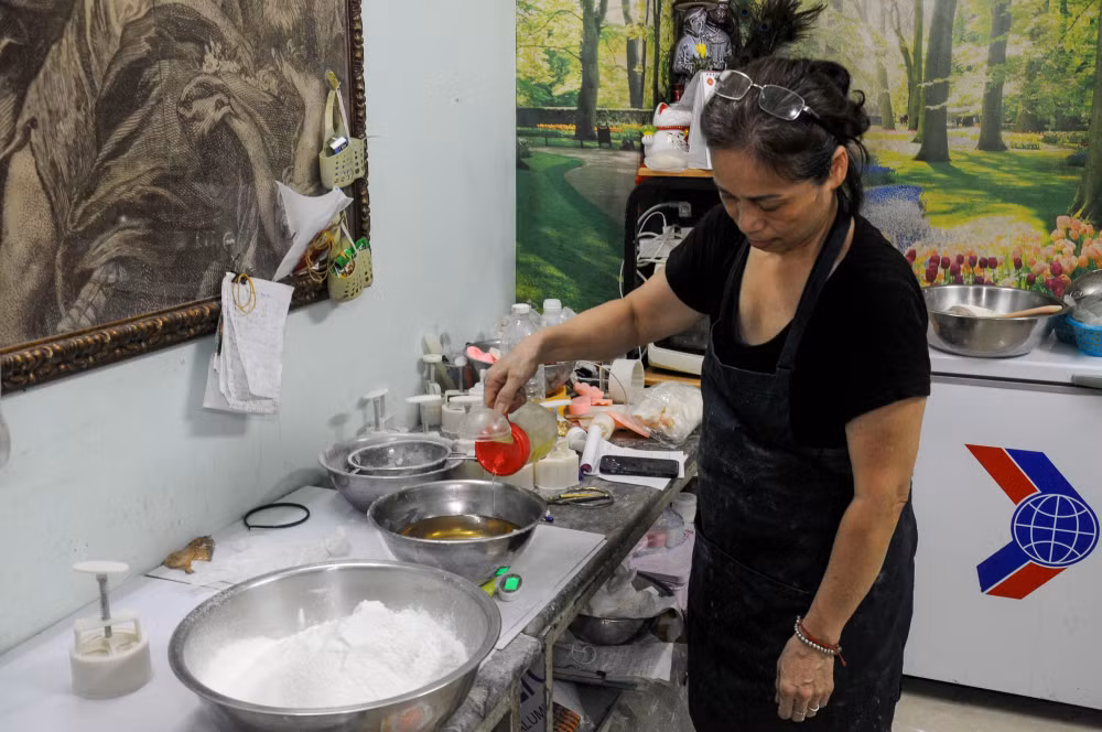 tho lam banh trung thu handmade tat bat truoc ram thang tam hinh 2