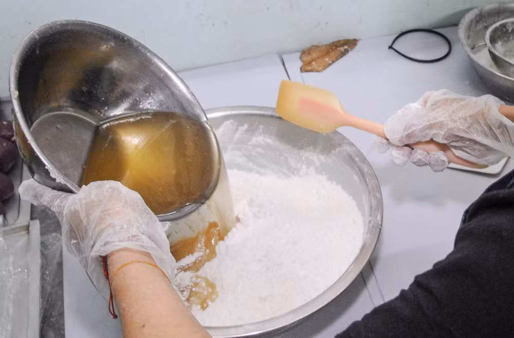 tho lam banh trung thu handmade tat bat truoc ram thang tam hinh 3