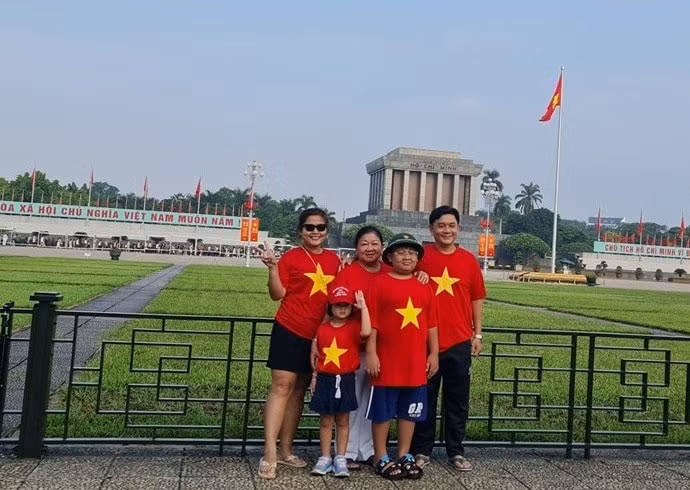 ha noi tang qua du khach tham lang bac dip 2 9 hinh 3