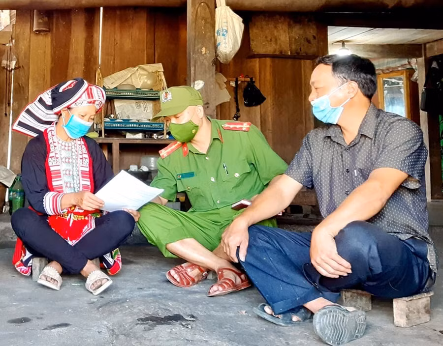 phat huy vai tro nguoi co uy tin de doan ket cac dan toc ton giao o ha giang hinh 1