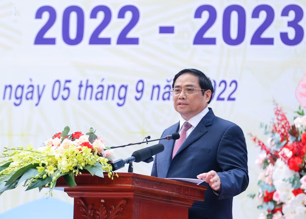 thu tuong pham minh chinh danh trong khai giang nam hoc moi tai truong tieu hoc doan thi diem hinh 3