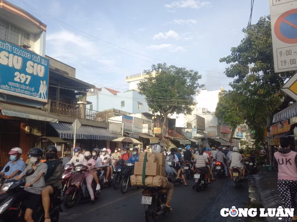 ngay dau di lam sau nghi le nguoi dan chua tinh ngu da phai chiu canh tac duong hinh 16