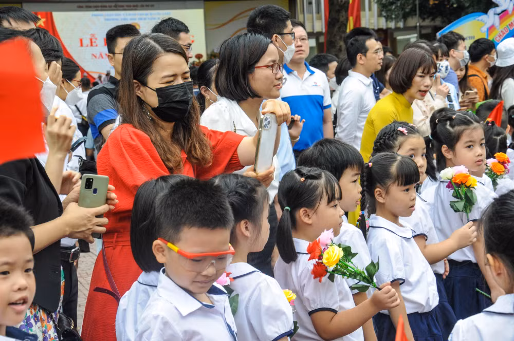 ha noi hoc sinh lop 1 phan khoi du le khai giang nam hoc moi hinh 3