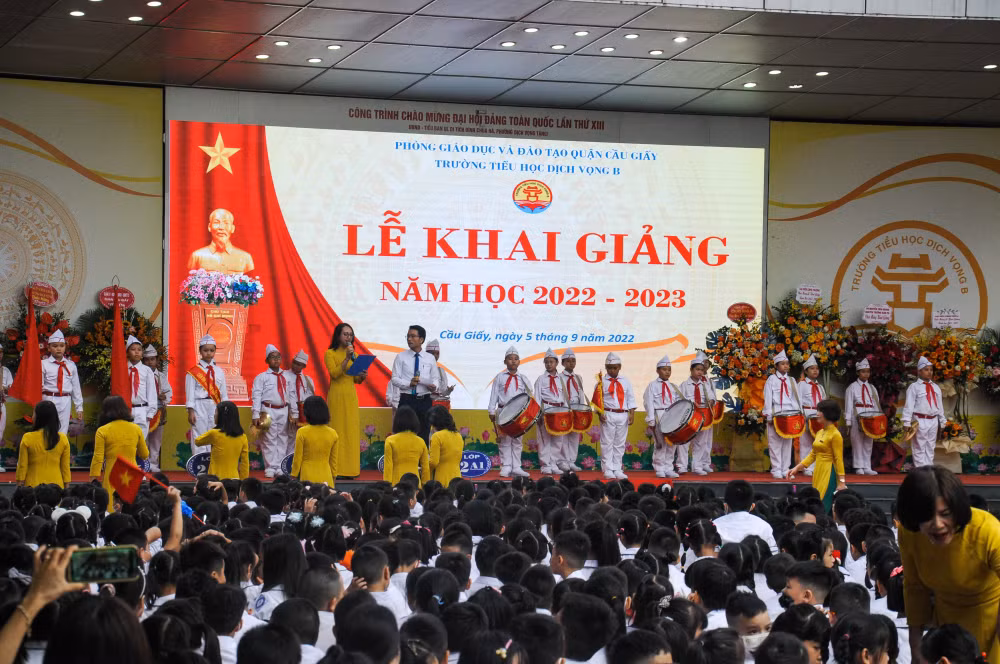 ha noi hoc sinh lop 1 phan khoi du le khai giang nam hoc moi hinh 7