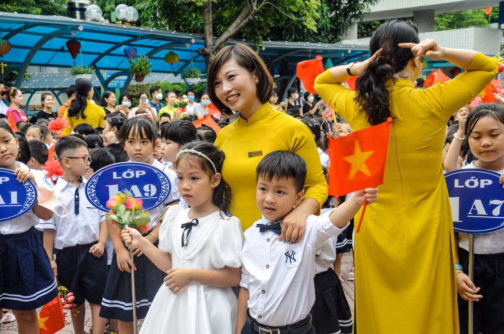 ha noi hoc sinh lop 1 phan khoi du le khai giang nam hoc moi hinh 6