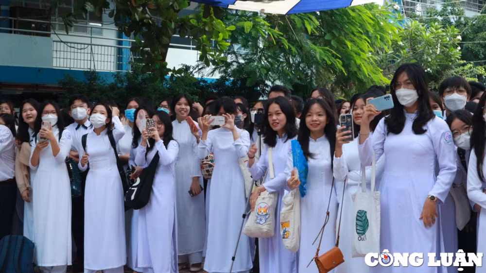 hon trieu hoc sinh tp hcm du khai giang nam hoc moi hinh 25