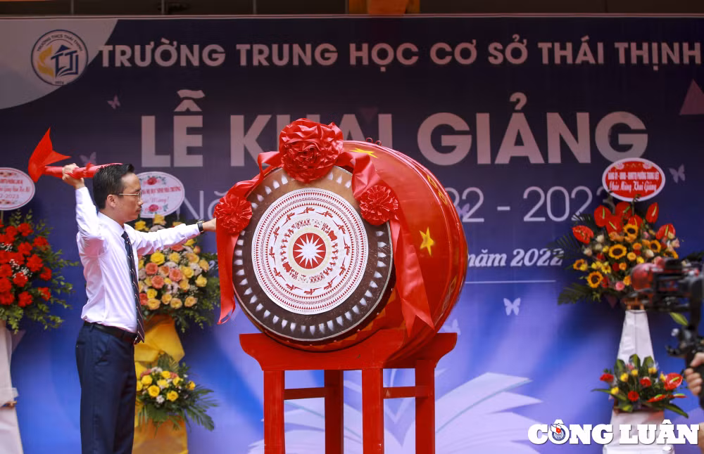 le khai giang dac biet voi cac tro choi dan gian giua long thu do hinh 12