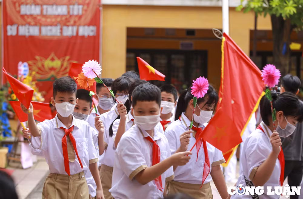 le khai giang dac biet voi cac tro choi dan gian giua long thu do hinh 6