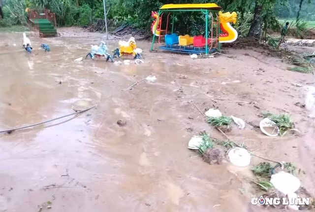 lu keo ve trong dem khien nha dan bi sap nhieu truong hoan khai giang hinh 4