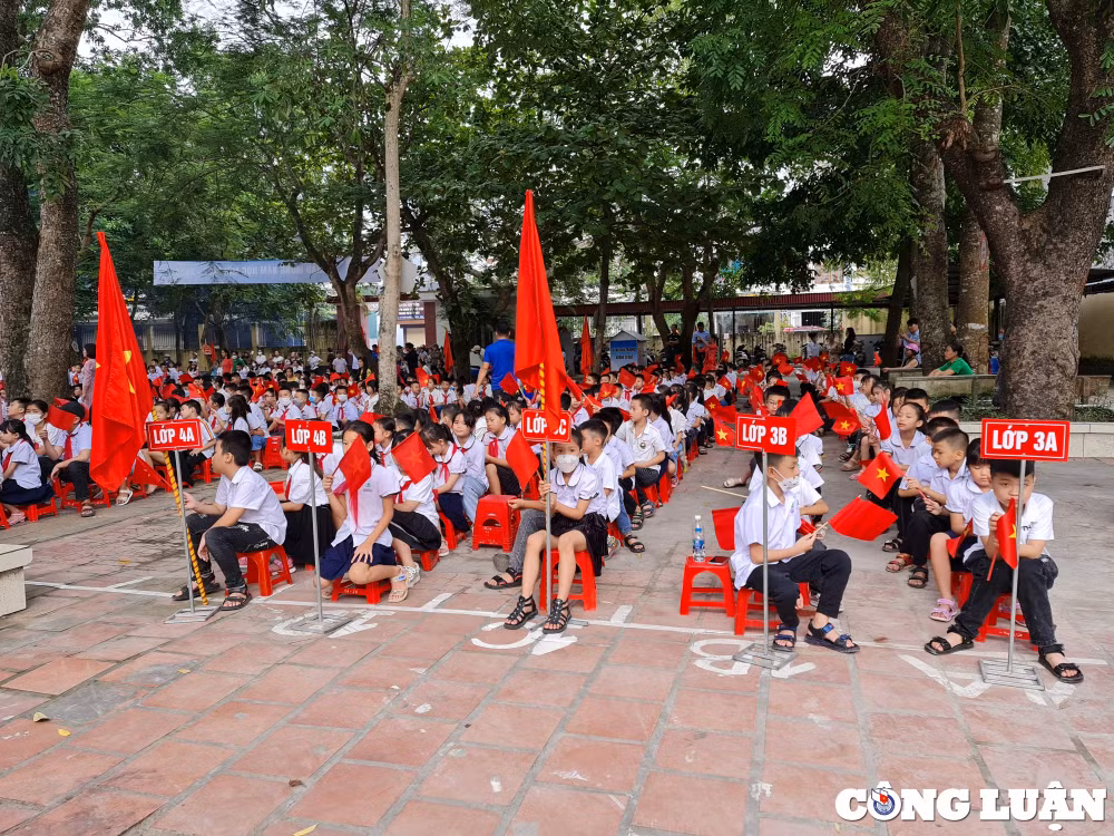 nhung hinh anh dep trong ngay khai giang nam hoc moi tai thanh hoa hinh 7