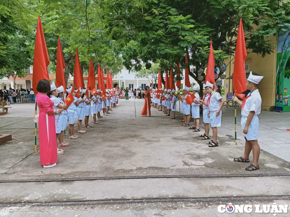 nhung hinh anh dep trong ngay khai giang nam hoc moi tai thanh hoa hinh 12