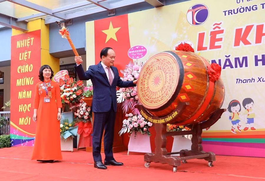 lanh dao ha noi danh trong khai giang nam hoc moi hinh 2