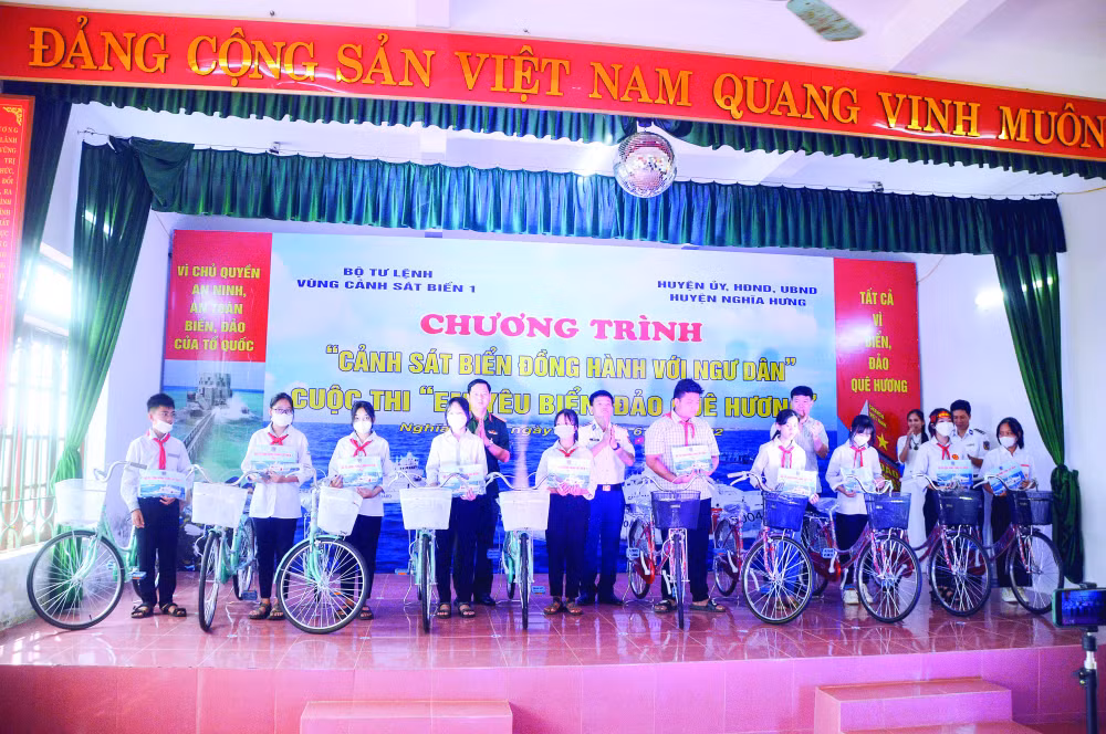 sat canh cung ngu dan nghia hung vuon khoi bam bien hinh 3