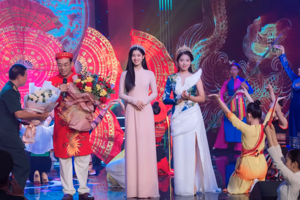 miss teen international ngo ngoc gia han lan toa thong diep hoa binh hanh phuc trong khat vong toan cau hinh 2