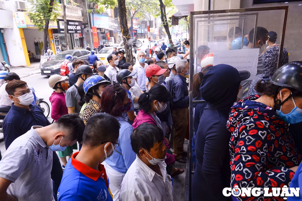 ha noi nguoi dan xep hang dai doi mua nang cho doi mua banh trung thu hinh 12
