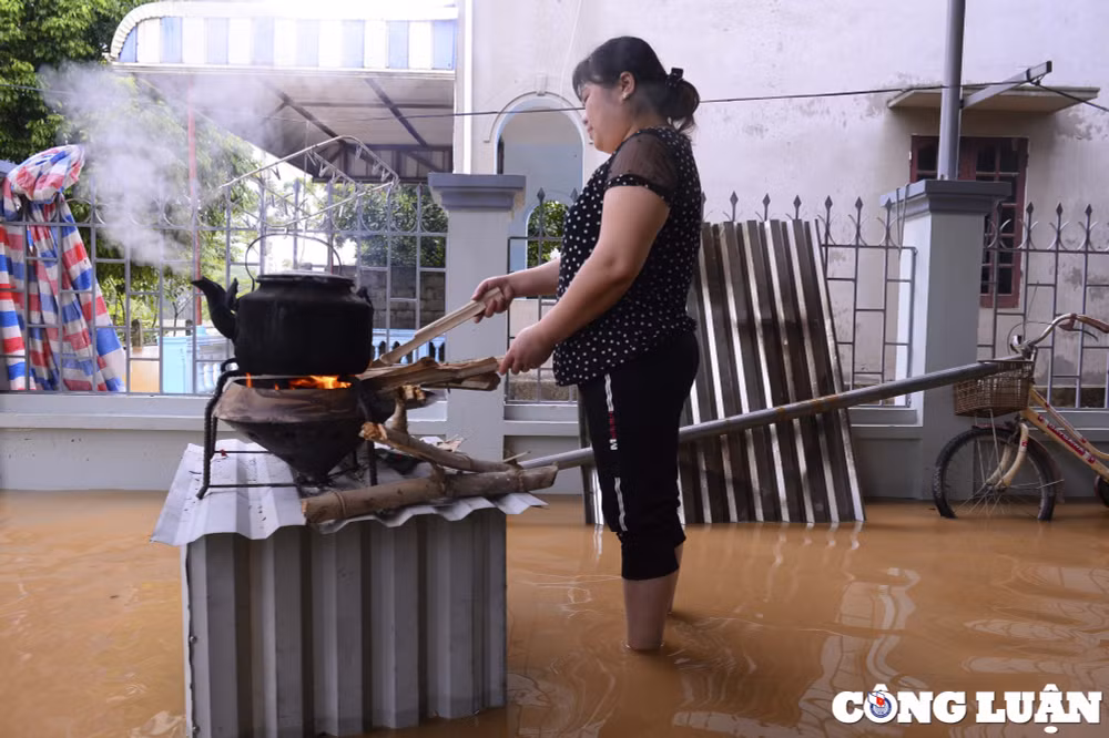 ha noi mua lon nuoc lu do ve khien nhieu khu vuc huyen chuong my ngap sau hinh 14