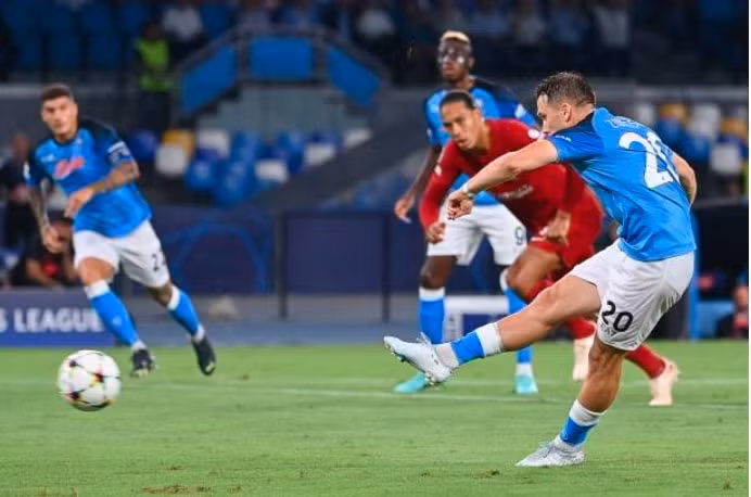 liverpool thua soc napoli o tran dau tien bang a champions league hinh 3