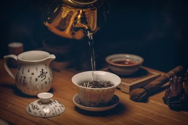 Làm mờ vết rạn da tại nhà chỉ bằng 2 muỗng bột trà đen