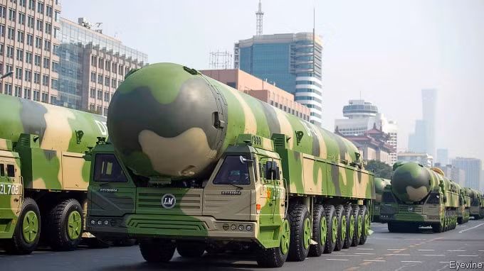 DF-41S - một loại tên lửa đạn đạo xuyên lục địa được cho là có khả năng tàn phá bất cứ nơi nào trên đất Mỹ. Ảnh: Eyevine/Economist