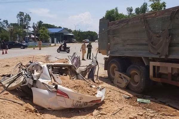 Vụ tai nạn kinh hoàng làm 3 người chết, 1 người bị thương