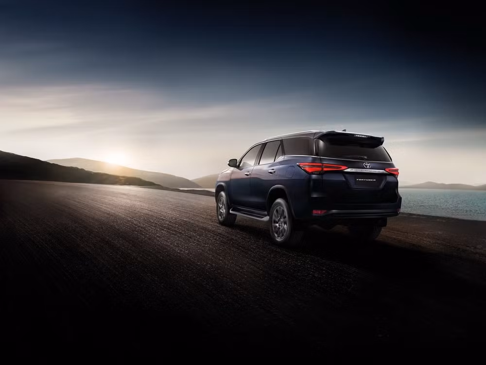 Fortuner 2021 có 2 phiên bản: Fortuner tiêu chuẩn và Fortuner Legender.