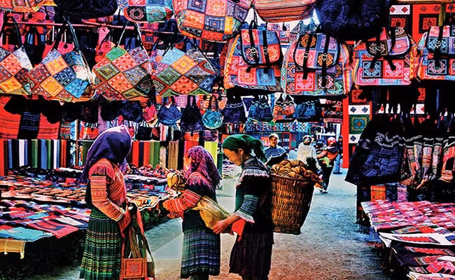 Đi chợ không chỉ mua được đồ rẻ mà còn có thể khiến bạn thư giãn, thoải mái. Ảnh: TL