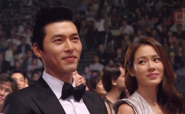 Son Ye Jin trao ánh mắt ngọt ngào dành cho Hyun Bin từ 6 năm về trước.