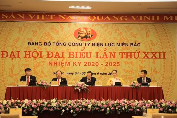 Đoàn Chủ tịch điều hành Đại hội lần thứ XXII, nhiệm kỳ 2020 - 2025_Ảnh: Hạnh Trần