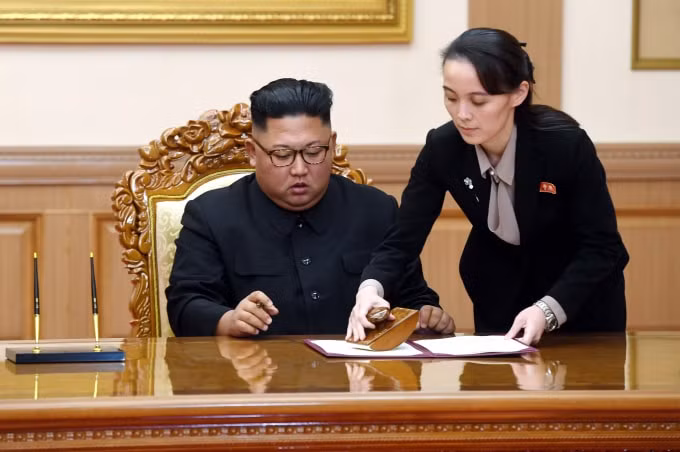 Nhà nước Triều Tiên đã liên tiếp chỉ trích Hàn Quốc và ra cảnh báo đóng cửa văn phòng liên lạc liên Triều do Hàn Quốc không ngăn được những người đào tẩu rải truyền đơn - Ảnh: Reuters