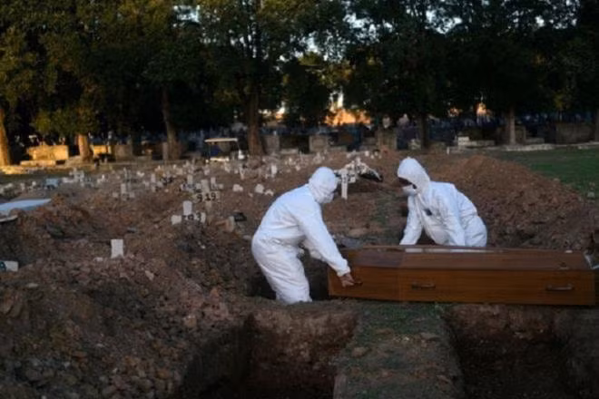 Brazil hiện là ổ dịch lớn thứ 2 thế giới. Ảnh: Reuters