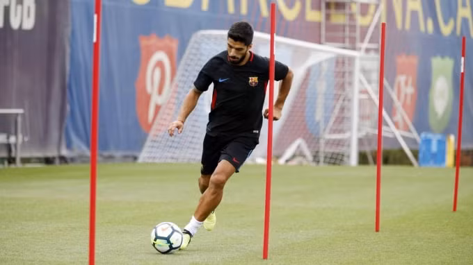 Luis Suarez đã trở lại trong các buổi tập của đội bóng sau quãng thời gian dài điều trị chấn thương. Ảnh: FC Barcelona