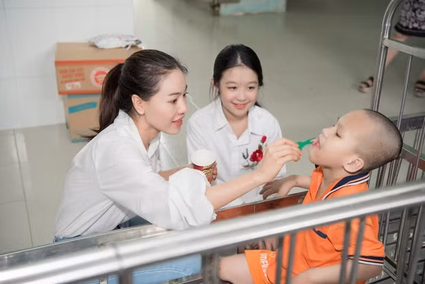 hoa hậu tiểu vy3