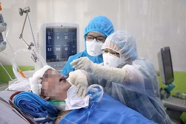 Sức khỏe của phi công người Anh đang cải thiện