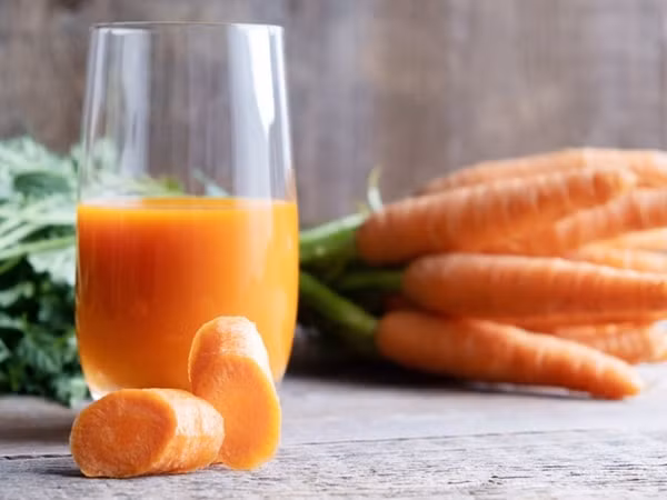 Nước ép cà rốt cải thiện lưu thông máu cùng với việc điều chỉnh mức huyết áp