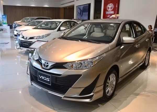 Thông tin giảm 50% phí trước bạ đối với xe sản xuất trong nước được người tiêu dùng rất quan tâm. Ảnh minh họa