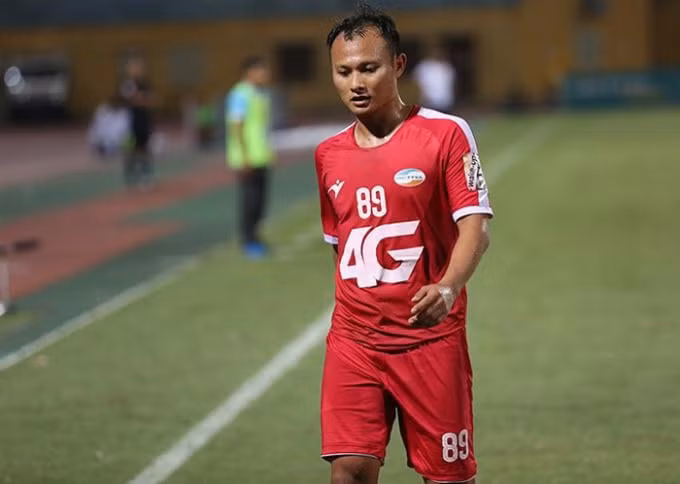 Trọng Hoàng phải nghỉ thi đấu 3 tuần tại V.League để chữa trị chấn thương. Ảnh: TL