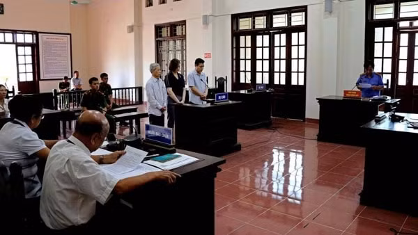 Phiên tòa xét xử các bị cáo