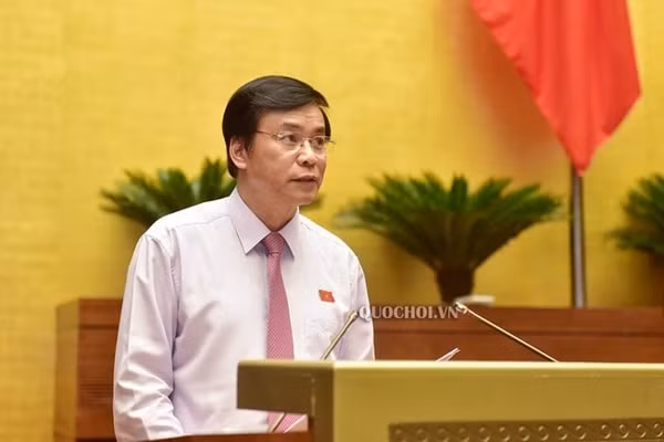 Tổng Thư ký Quốc hội - Chủ nhiệm Văn phòng Quốc hội Nguyễn Hạnh Phúc thông qua Nghị quyết về Chương trình giám sát của Quốc hội năm 2021. Ảnh: quochoi.vn