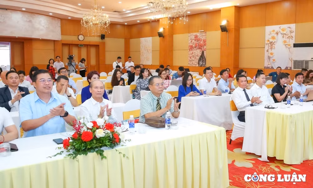 trao giai cuoc thi viet ve van hoa thang long ha noi hoi tu va lan toa hinh 1