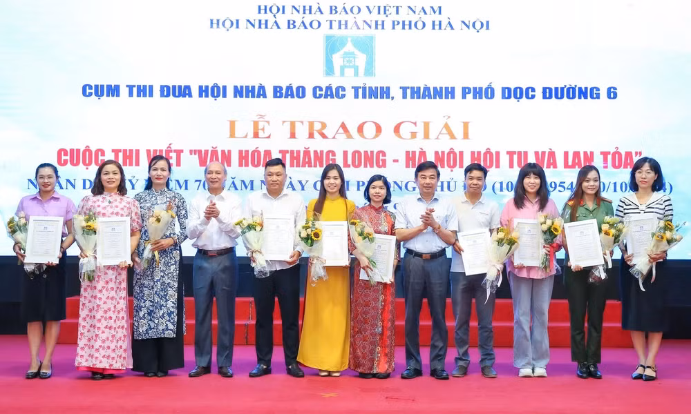 trao giai cuoc thi viet ve van hoa thang long ha noi hoi tu va lan toa hinh 6