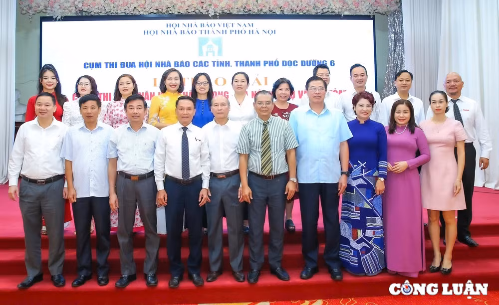 trao giai cuoc thi viet ve van hoa thang long ha noi hoi tu va lan toa hinh 7