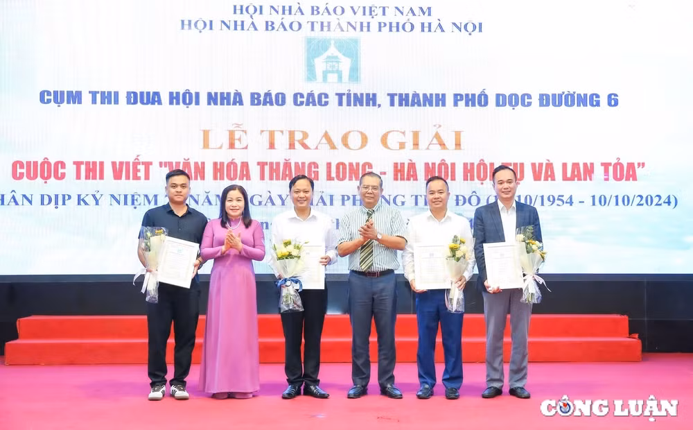 trao giai cuoc thi viet ve van hoa thang long ha noi hoi tu va lan toa hinh 4