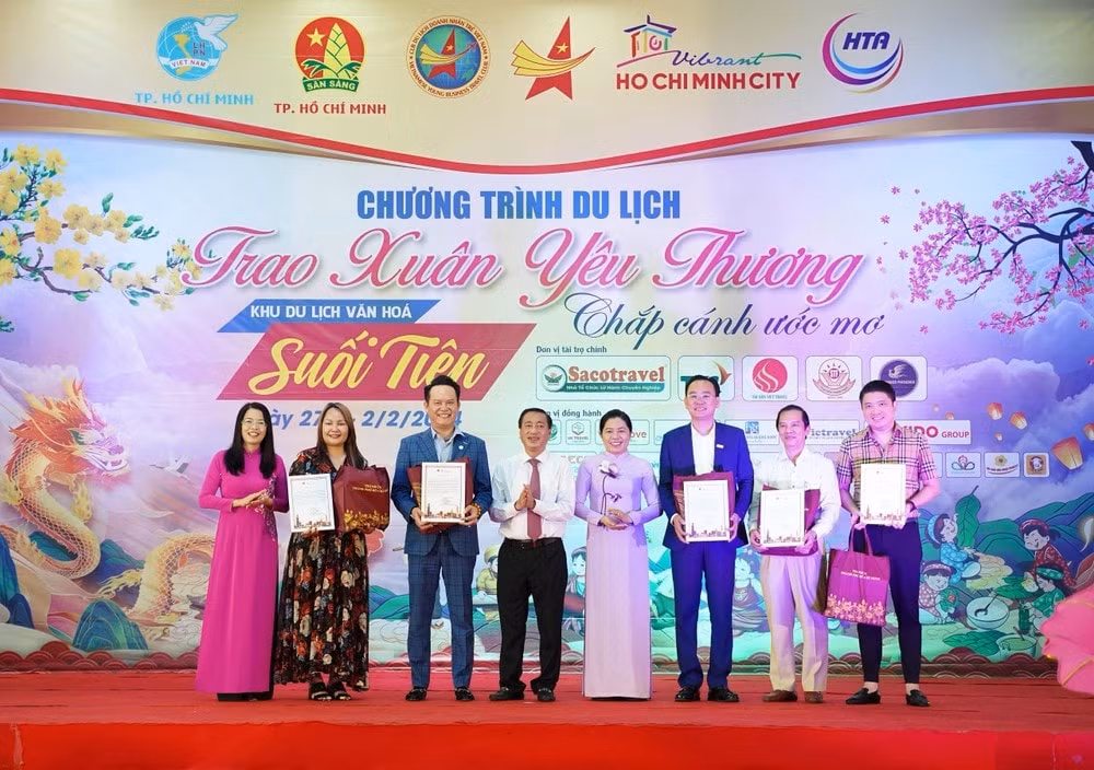 trao xuan yeu thuong cho 3000 em nho kho khan hinh 3