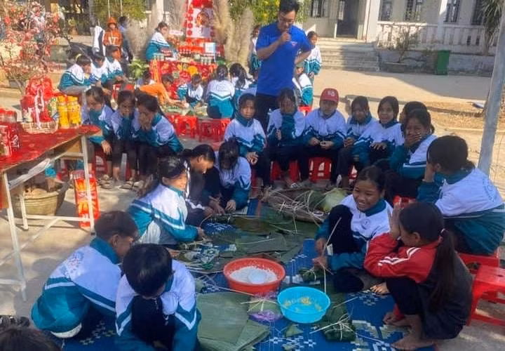 mang tet dam am den hoc tro ngheo vung bien gioi kon tum hinh 1
