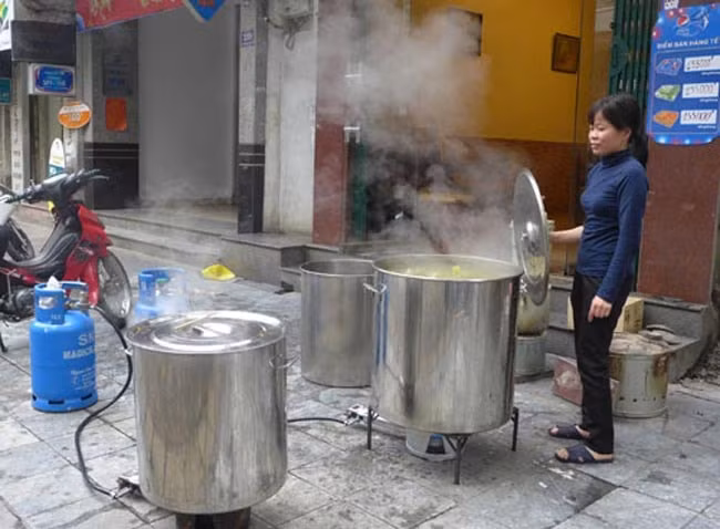 dung bep cui luoc banh chung trong thanh pho mot nha vui tram nha than phien hinh 2