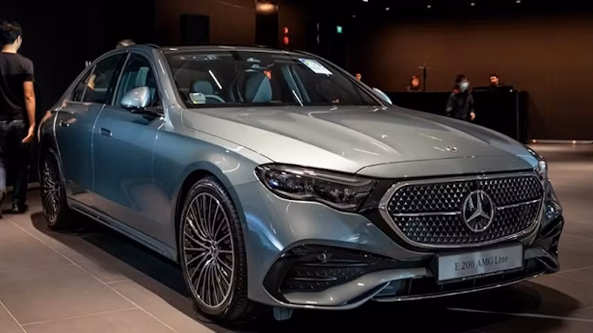 mercedes benz e class the he moi co mat tai singapore voi gia hon 7 ty dong hinh 4