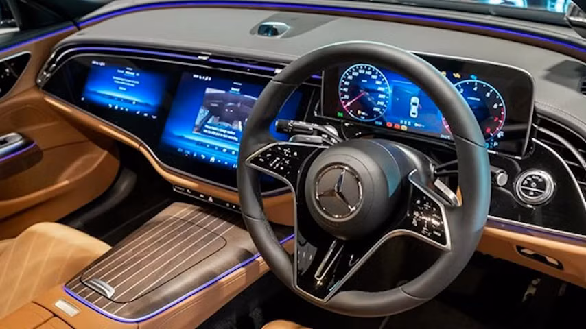 mercedes benz e class the he moi co mat tai singapore voi gia hon 7 ty dong hinh 6